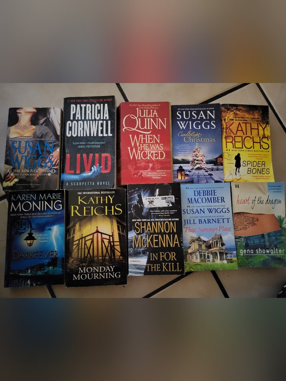 Mystery Thriller Bundle 10 Books Reichs, Wiggs,Moning & More